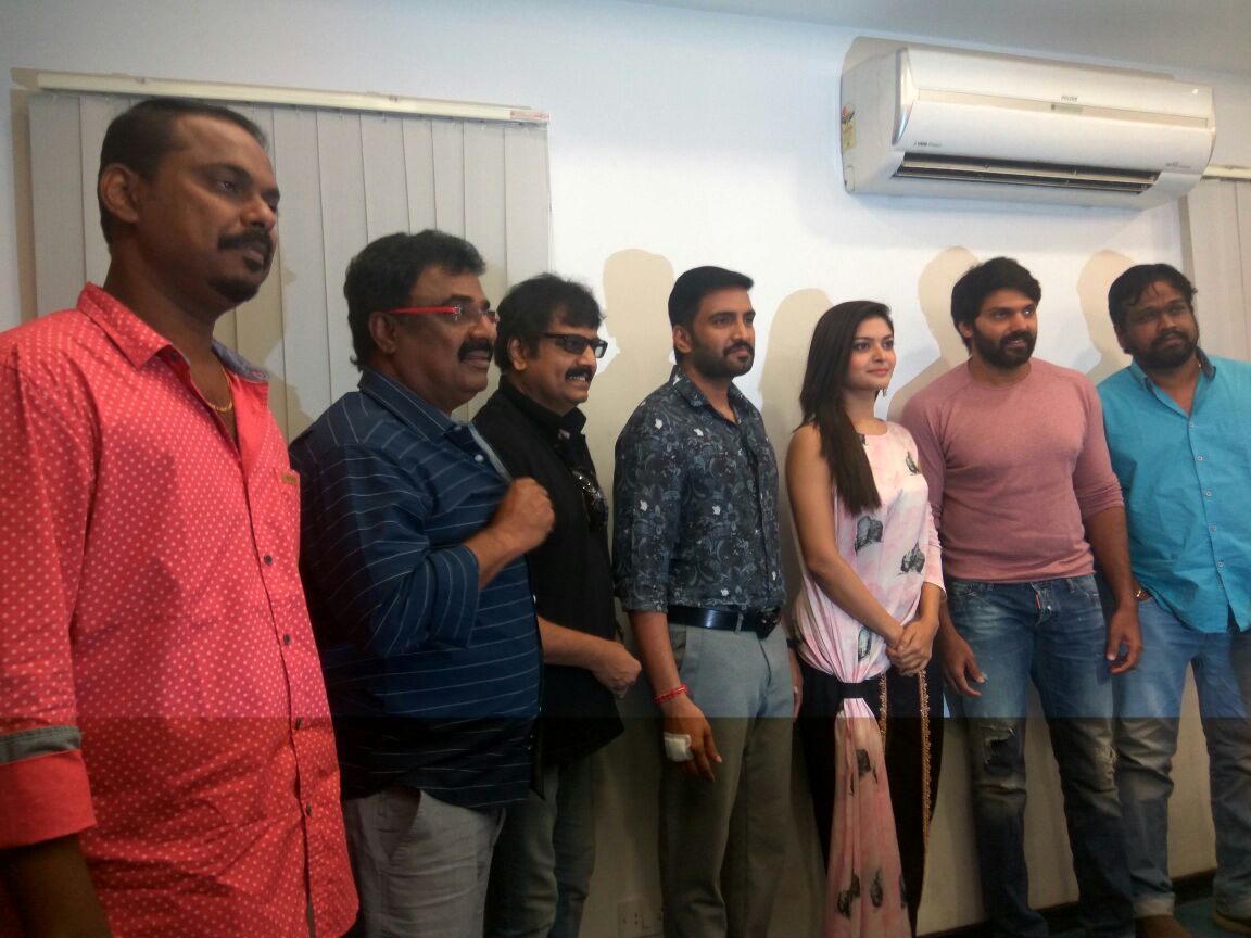 நடிகர் சந்தானம் நிஜமாகவே ஆக்‌ஷன் ஹீரோவாக மாறிவிட்டார்! – ஆர்யா ஹேப்பி