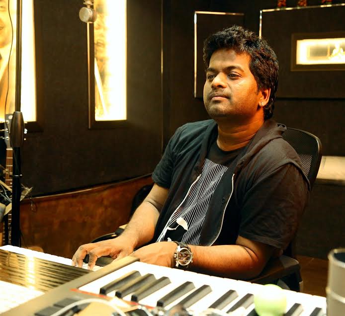 கயல் ஆனந்தியின் கால்களை ரசித்த ‘என் ஆளோட செருப்ப காணோம்’ இசையமைப்பாளர்!.