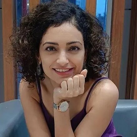 மாடல் அழகி வைபவி உபாத்யாயா கார் விபத்தில் உயிரிழந்துள்ளார்,