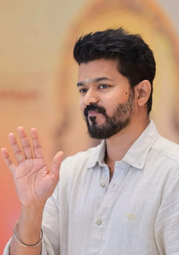 நாளைய இளம் வாக்காளர்களே, நீங்கள் வாக்களிக்க இன்னும் இரண்டு மூன்று வருடங்கள் தான் இருக்கிறது! நடிகர் விஜய்யின் அரசியல் பேச்சு!