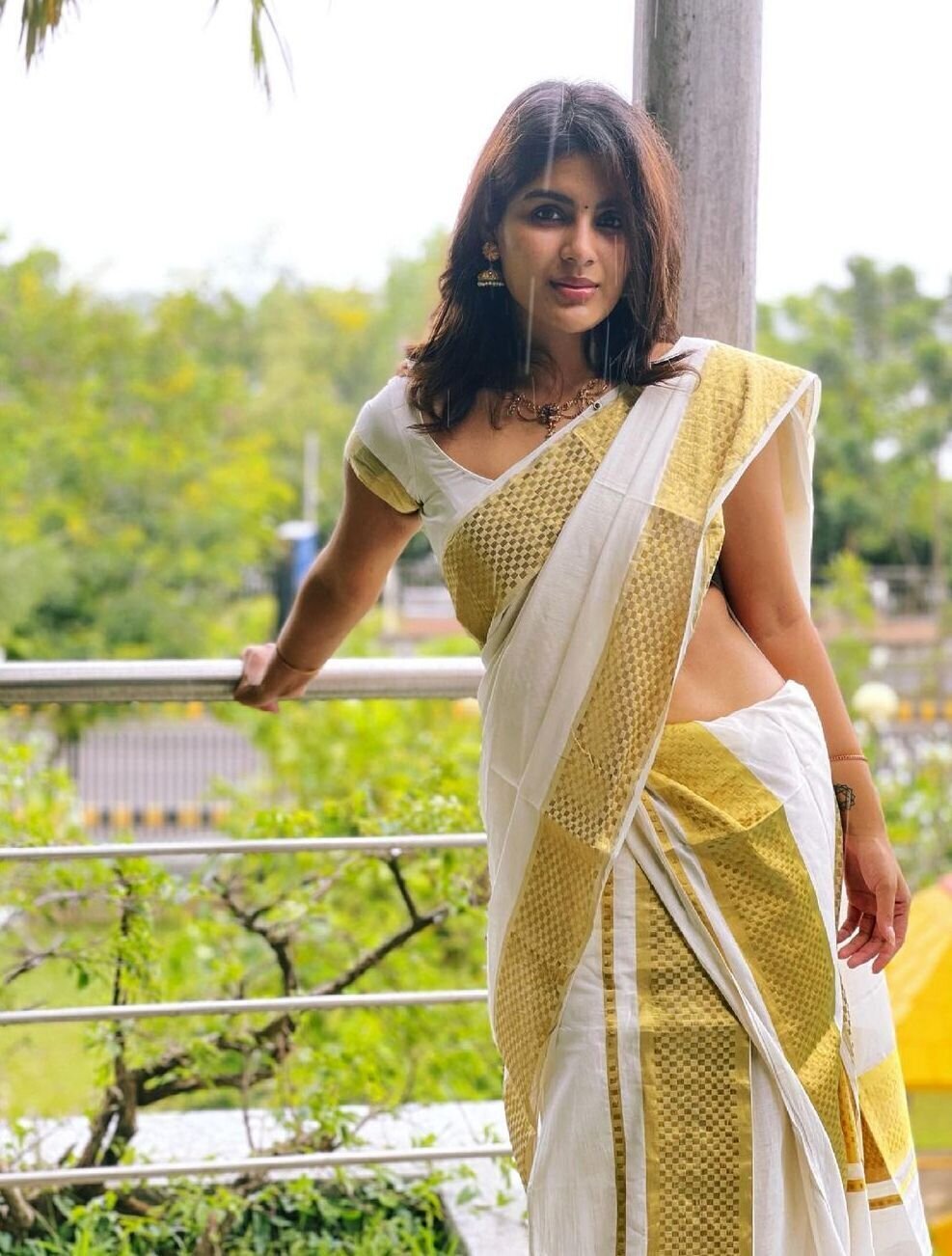 சம்யுக்தாவின் ‘டெவில்’ பட புகைப்படம் வெளியாகியுள்ளது ! பீரியடிக் லுக்கில் கலக்குகிறார்!