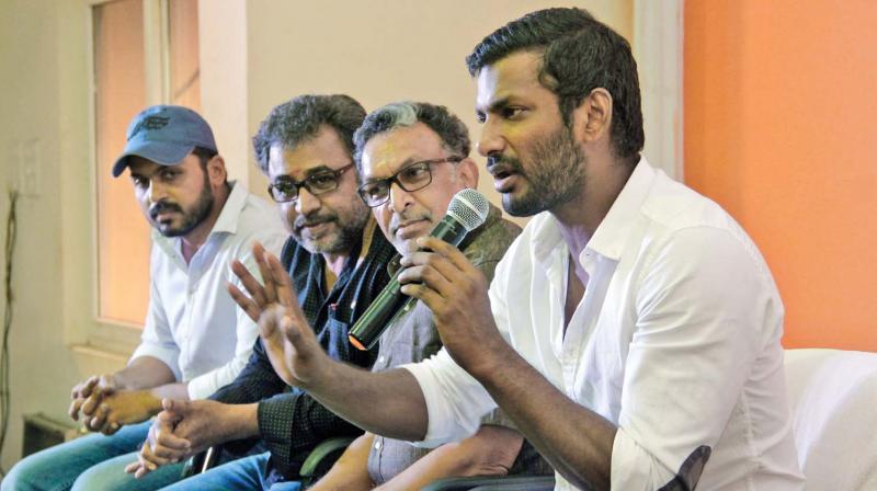 விஷாலின் செயலால் தமிழ் சினிமாவுக்கு கிடைத்த விடியல்! இந்தி சென்சாரில் அதிரடி மாற்றம் !