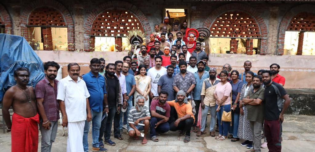 மலையாள சூப்பர் ஸ்டார் மம்மூட்டியின் குடும்ப படத்தில் நடிக்கும் சாக்‌ஷி அகர்வால்!