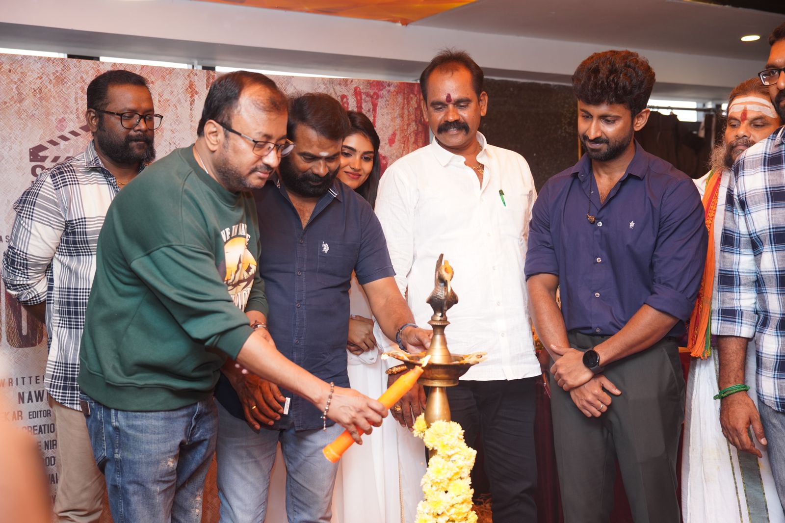 சீமான் மற்றும் அருண்ராஜா காமராஜ் இணைந்து மாஸ்டர் மகேந்திரனின் புதிய படத்தினை தொடங்கி வைத்தனர்!