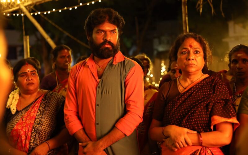 திரையரங்குகளில் சாமியாடிய பெண்கள்!