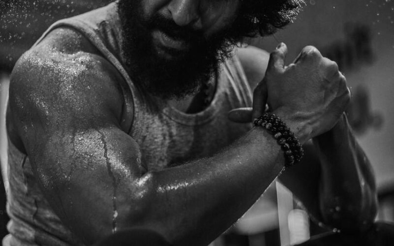 நேச்சுரல் ஸ்டார் நானி – ‘தி பாரடைஸ்’ படத்திலிருந்து புதிய  தோற்றம் வெளியாகியுள்ளது !!